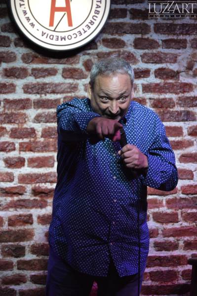 Alejandro Angelini en Taburete Club de Comedia