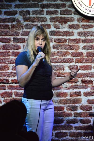 Claudia Panno en Taburete Club de Comedia