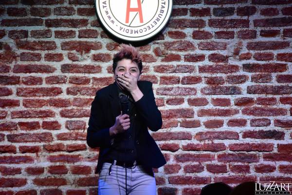 Eliana Trimarchi en Taburete Club de Comedia