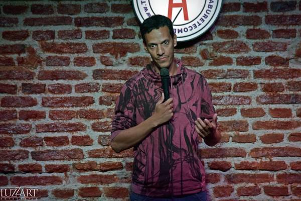 Sury en Taburete Club de Comedia