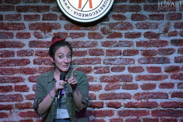 Jesica Zarate en Taburete Club de Comedia