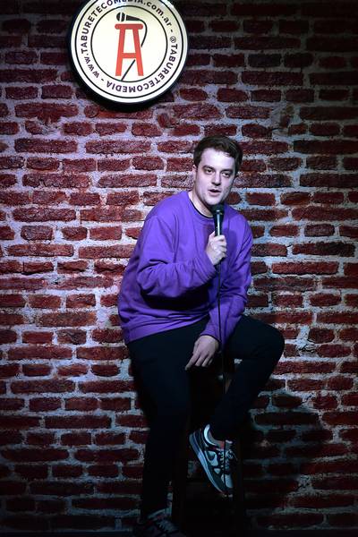 Lucas Lauriente en Taburete Club de Comedia