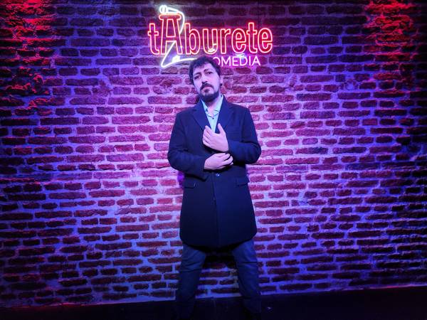 Mariano De María en Taburete Club de Comedia