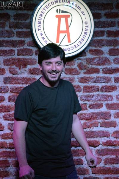 Mike Chouhy en Taburete Club de Comedia