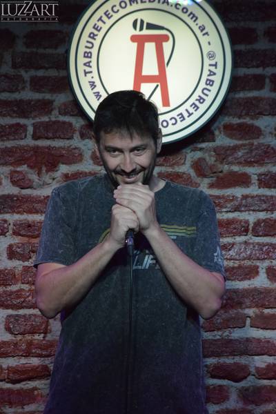 Pablo Roccella en Taburete Club de Comedia