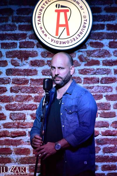 Tano Giannone en Taburete Club de Comedia